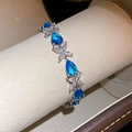 Elegantes silberfarbenes Armband mit blauen Zirkonia in Birnenform und weißem Marquise-Schliff - Seeblaues Birnen-Zirkonia-Schmetterlingsarmband (57#) / Silber
