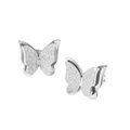 Nahaufnahme von zweilagigen Schmetterling-Ohrsteckern mit strukturierter Sandfinish-Oberfläche. - Silber