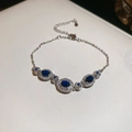 Elegantes silbernes Armband mit ovalen blauen Zirkonia und funkelnden Halo-Fassungen - S925 Tiefblaues Zirkonia Halo Armband (76#) / Silber