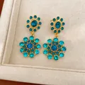 Pendientes colgantes vintage dorados con racimos de brillantes piedras azules - Pendientes / Azul