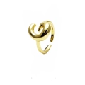 Detailansicht eines 14k vergoldeten verstellbaren Rings mit flüssigen Metallkurven im Design - Offen verstellbar / Buchstabe G