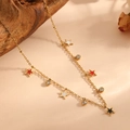 Detailopname van vergulde roestvrijstalen ketting met gekleurde sterren en kristallen - Vijfpuntige Ster Hanger (B501) / Goud