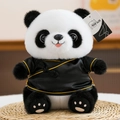 Peluche panda adorable vêtue d'un costume Tang noir traditionnel sur un tapis de paille - Noir