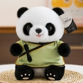Adorable peluche de panda vêtue d'un costume traditionnel chinois Tang vert - Vert