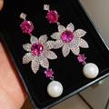 Elegante Blumen-Ohrhänger mit rosa Zirkonia und großen weißen Perlen in einer Box - Blumen Wassertropfen Perlen Stil (51#)