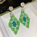 Gros plan détaillé des boucles d'oreilles en perles vertes style Jardin de Monet - Style 13# / Tige d'oreille en argent-Vert