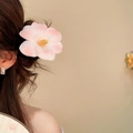 Élégante pince à cheveux fleur rose pour un look d'été doux, idéale pour la coiffure latérale - Pince Crabe (32#) / 1 Pièce / Rose Blanc Jaune
