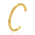 Vergulde roestvrijstalen C-vormige open armband met retro baksteenstructuur design. - Vierkant Patroon Stijl