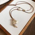 Sommerliche Muschelkette im Strandstil mit brauner Kordel und goldenen Akzenten - Natürlicher Schneckenhaus Anhänger Wachskordel Stil (45#) / Kaffeebraun
