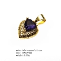 Dettaglio del ciondolo a cuore in zircone viola con base in rame e misure esatte - Stile Cuore Radiale Viola (09774-8)