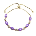 Detail van gouden evil eye armband met paarse emaille bedels en zirkonia stenen - Lichtpaars
