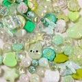 Mischung aus DIY-Acrylperlen in Minzgrün und Perlmuttweiß für Schmuckgestaltung - Grüne Mischung