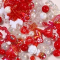 Mix di perle fai-da-te rosse e bianche con cuori di resina, fiocchi e stelle portafortuna - Rosso Misto