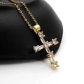 Detailaufnahme der goldenen Kreuz-Halskette mit abwechselnden Zirkonia-Steinen - 6