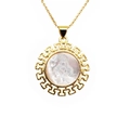 Collar de medalla Virgen María dorada con borde griego e incrustación de nácar - Estilo Virgen María Meandro (1)
