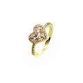 Detail eines 14k vergoldeten Herzrings mit Zirkonia-Besatz und verstellbarem offenem Ring - Einstellbar Offen / Tränen-Zirkonia Herz-Cluster-Stil (3)