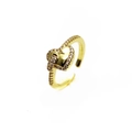 Detail eines 14k vergoldeten Herzrings mit Mikropave-Zirkonia-Besatz und Glanz - Einstellbar Offen / Einfacher Pavé-Herzstil (4)