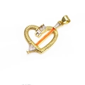 Dettaglio del ciondolo a cuore con freccia con smalto arancione e zirconi cubici - Arancione