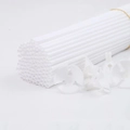 Dettaglio di aste bianche per palloncini da 42 cm con supporti a tazza per feste - 42cm Bianco