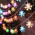 Bunte LED-Schneeflocken-Lichterkette mit rosa, blauen, gelben und lila Lichtern - Drei Meter Zwanzig Köpfe Dauerlicht / Bunt