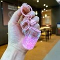 Portachiavi bottiglia con glitter liquidi rosa, perle e campanellino coordinato - Stile Chiusura a Moschettone / Rosa