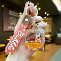 Detail van Capybara drijfzand sleutelhanger met roze siliconen band en gouden sluiting - Gradiënt Band / Cola Capibara Wekker