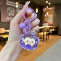 Dettaglio del portachiavi a forma di gatto in acrilico viola con glitter e paillettes - Tuanzi Scintillante Luminoso / Viola