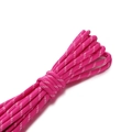 Detaillierte Ansicht der Textur und des Musters von 5 mm rosa Polyester-Punktseil - Pflaumenrot Mit Weißen Flecken