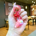 Dettaglio portachiavi a forma di gelato rosa con campanellino rosso e ciondolo - Mini Gelato ai Chicchi di Latte / Rosso