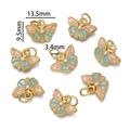Détail du pendentif papillon doré 13,5mm avec émail rose et perle imitation - Papillon de Perles