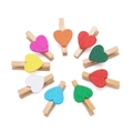 Pinces en bois colorées en forme de cœur disposées en cercle pour décoration murale - 15.5x24.5mm / Style Cœur (Multicolore) (AC4449)