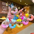 Porte-clés donut sables mouvants Sanrio avec breloques Hello Kitty et Cinnamoroll - Style Fermoir Mousqueton / Style de donut lumineux (Mélange aléatoire)