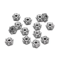 Vista macro de cuentas espaciadoras florales de plata antigua para joyas hechas a mano - Estilo Floral (3037)