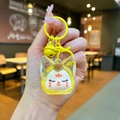Gros plan du porte-clés renard jaune en acrylique avec clochette et crochet assortis - Style Mousqueton / Jaune Perle de Bulle Noctilucente Renard
