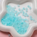 Macro de perles d'abaque bleu clair translucides sur un plateau en céramique blanc - Perle Rondelle en Verre (AC4486) / Pack de 100 / Rose bonbon / 3*6.5mm