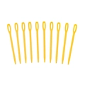 Gros plan de dix aiguilles en plastique jaune à gros chas pour tricot et couture DIY - 4*55mm / Jaune