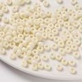 Perles en acrylique blanc crème de forme ronde plate pour bijoux DIY et chaînes - Pack de 100 / Blanc Crème Solide