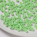 Perles en acrylique vert menthe pastel 4x7mm avec finition mate pour bijoux DIY - Pack de 100 / Vert Clair Uni