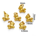 Detailansicht goldener Pferdeanhänger mit Maßen von 16 mm Höhe und 14 mm Länge im Bild - Glückverheißende Wolken Erfolgreiche Pferde Und Goldene Farben