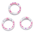 Drie gekleurde ronde veer-O-ringen met roze golven en paarse stippen voor DIY-projecten - Wit