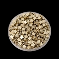 Vue détaillée de perles fleurs dorées pour création de bijoux DIY dans une boîte - Style Perle en Fleur / Lot de 100 Pièces (6*6mm) / Or