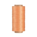 Dettaglio del filo di poliestere cerato arancione da 0,8mm per cucito a mano su cuoio - Arancione (Modello 16)