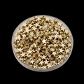 Gros plan de perles d'étoiles dorées en CCB pour la création de bijoux artisanaux - Pentagramme / Lot de 100 Pièces (7*7mm) / Or