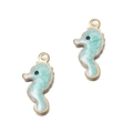 Paire de pendentifs hippocampe en émail bleu clair avec bordure dorée et paillettes - Hippocampe Vert Lac