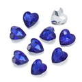 Dettaglio di cristalli di vetro blu a cuore con taglio sfaccettato e base argentata lucida - Blu Zaffiro (15 Stile) / Confezione da 10