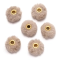 Detalle de bolas de piel sintética beige con ojales de metal dorado para bisutería - Paquete de 10 / Caqui