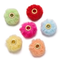 Detalle de cuentas de pompones de piel sintética de colores con ojales dorados de gran agujero - Paquete de 10 / Multicolor