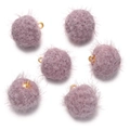 Detail van 18mm lavendel imitatiebont pompons met gouden ringen voor DIY sieraden maken - Druivenpaars