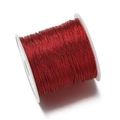 Primer plano de cordón de poliéster rojo metalizado en carrete para joyería DIY - Rojo