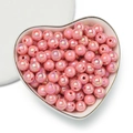 Dettaglio macro di perline acriliche rosa tonde effetto AB per creazione di gioielli - Rosa Acceso